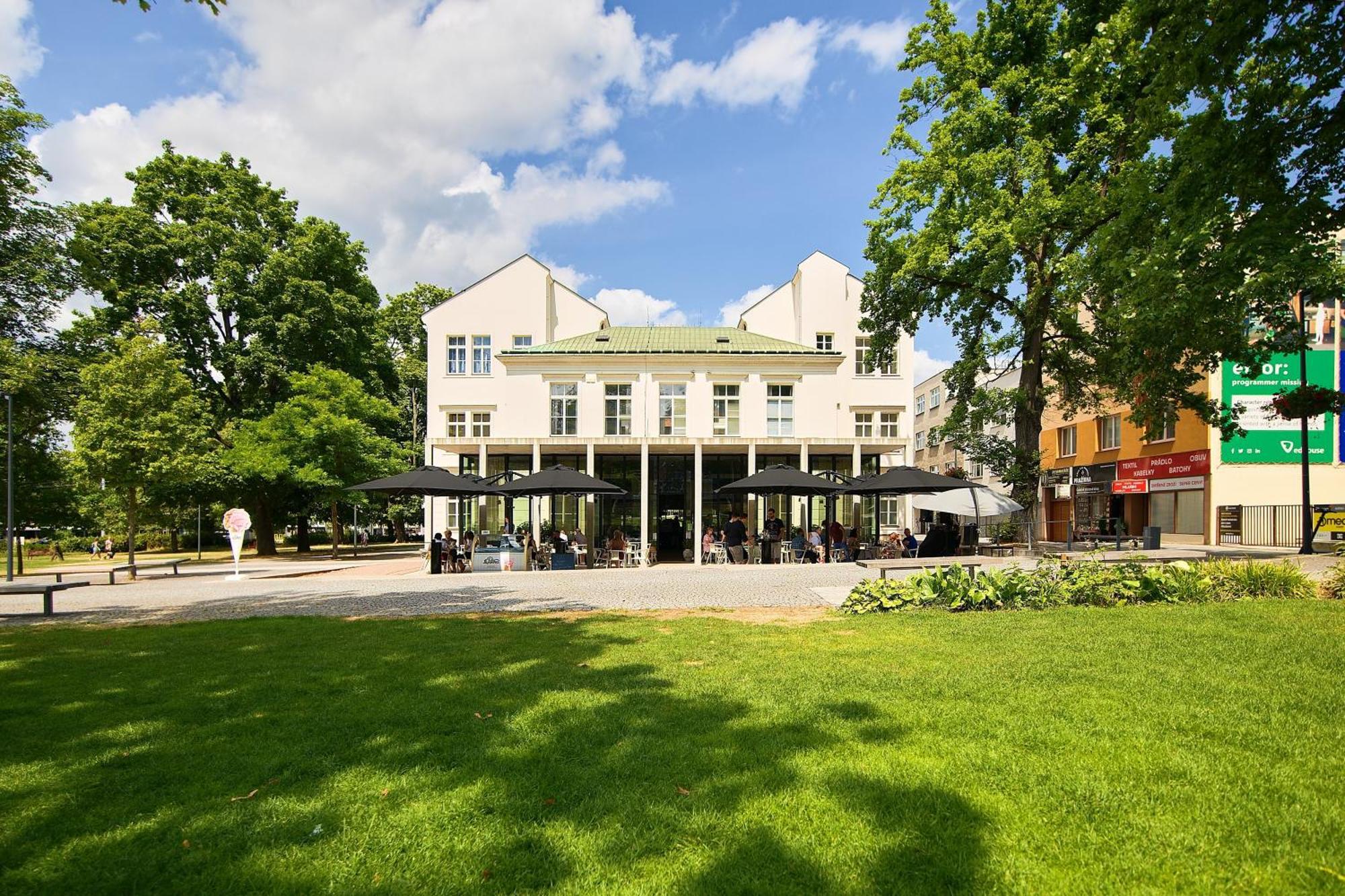 Rezidence Sadova Zlin Apartment Bagian luar foto